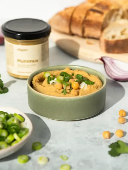 Vilgain Hummus ⁠–⁠ cizrnová pomazánka s olivovým olejem a tahini 140g